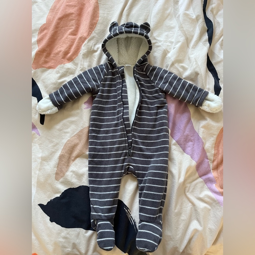 Old Navy fleece bunting 6-12M